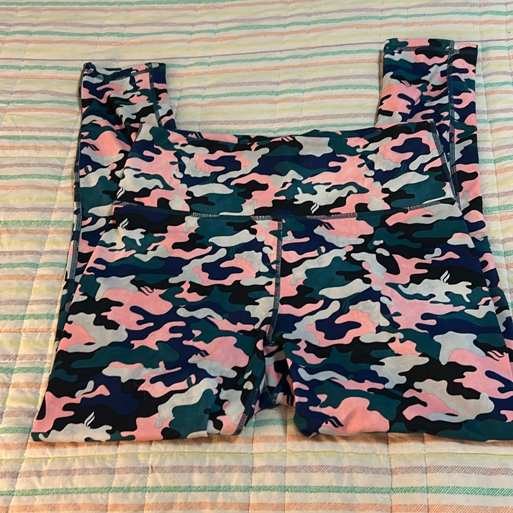 Fabletics camo leggings